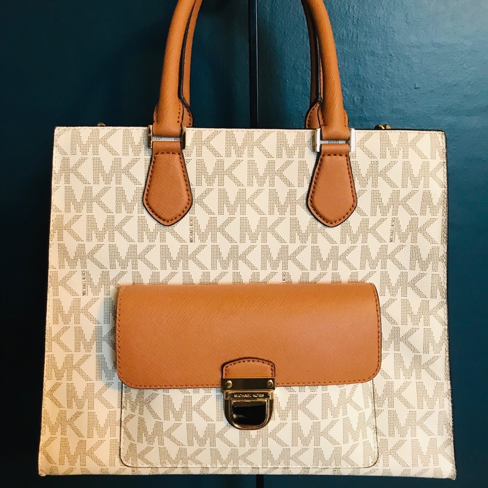 NWT Michael Kors Vanilla MK Logo Handbag
